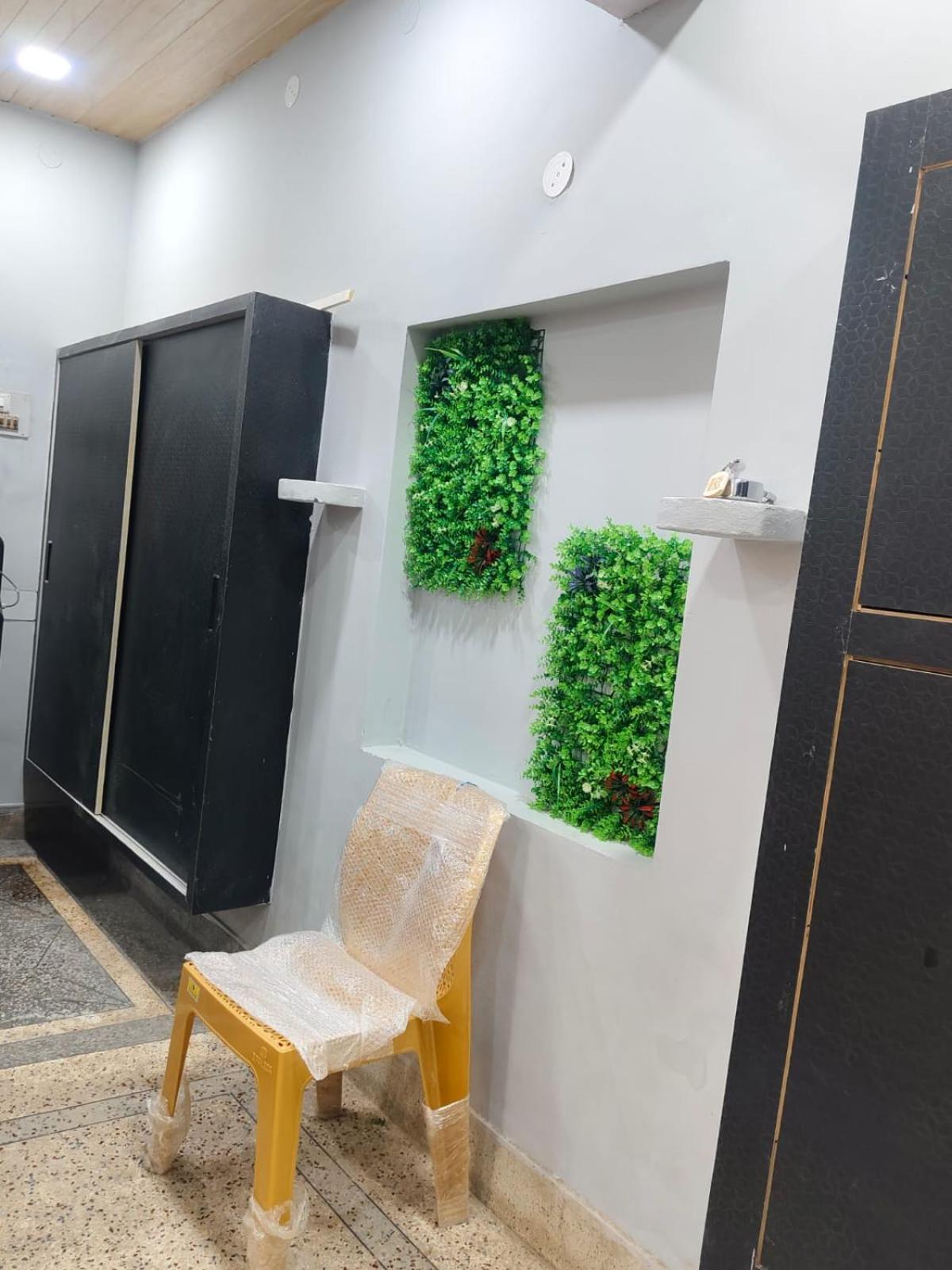 Hotel Crystal Dreams Mathura Extérieur photo